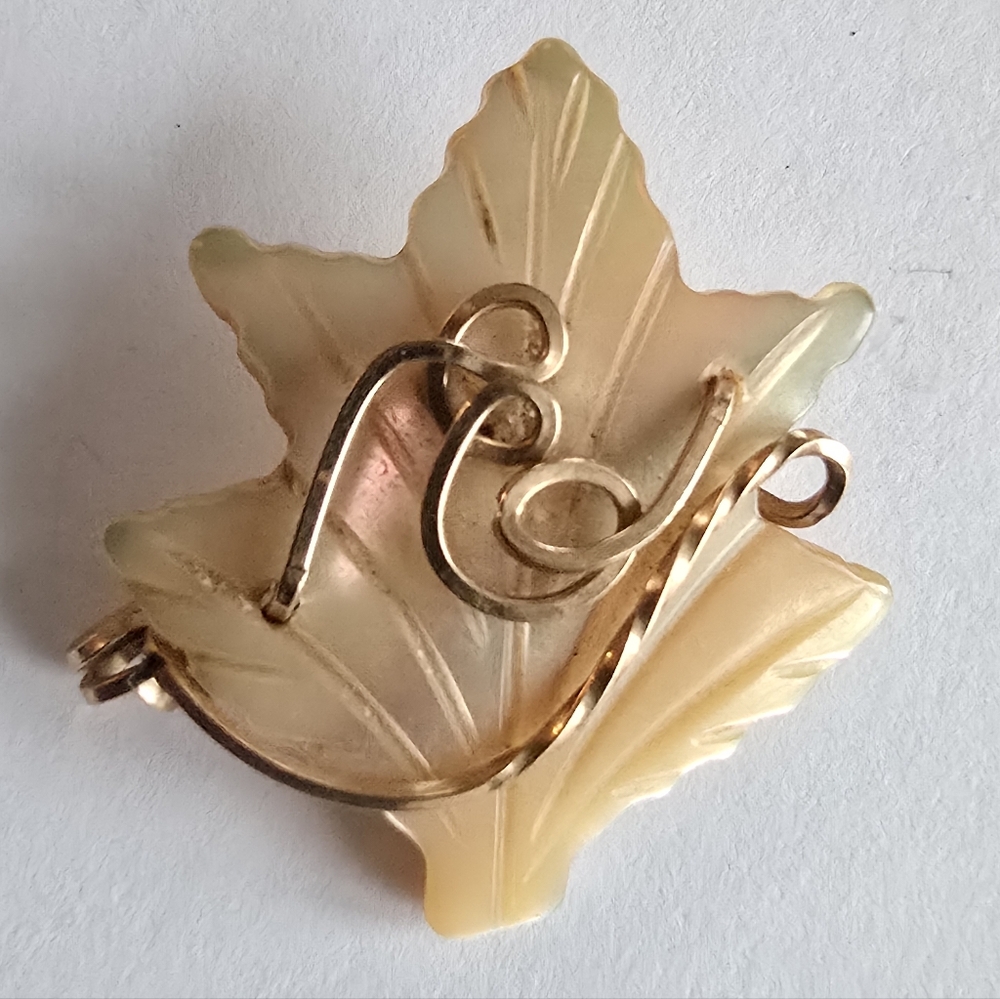 Vintage pin letter E mother of pearl leaf wire alphabet monogram initial